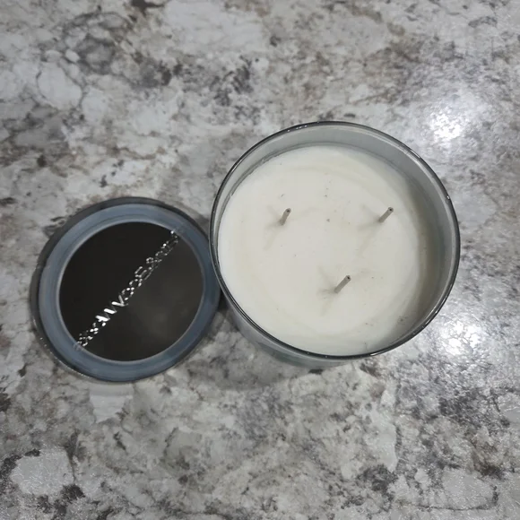 Bath & Body Works Eucalyptus Rain 3-Wick Candle - Teal & White - Picture 3 of 4